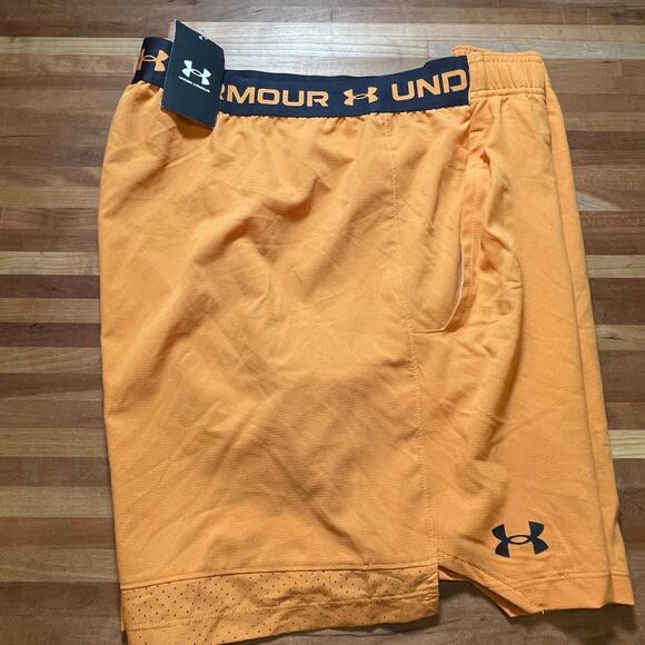 Under Armour Mens Vanish Woven 6" Shorts Honey Orange / Black S - Picture 1 of 7